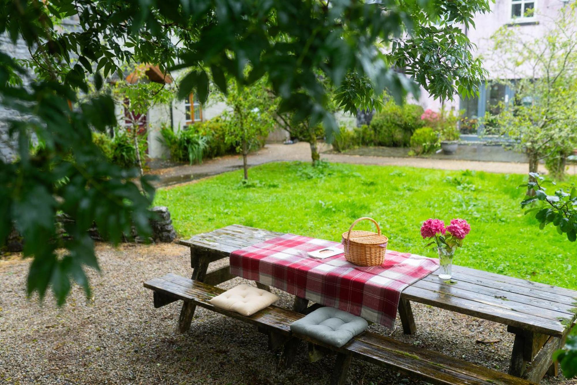 Burren Court Lodge Ballyvaughan Bagian luar foto