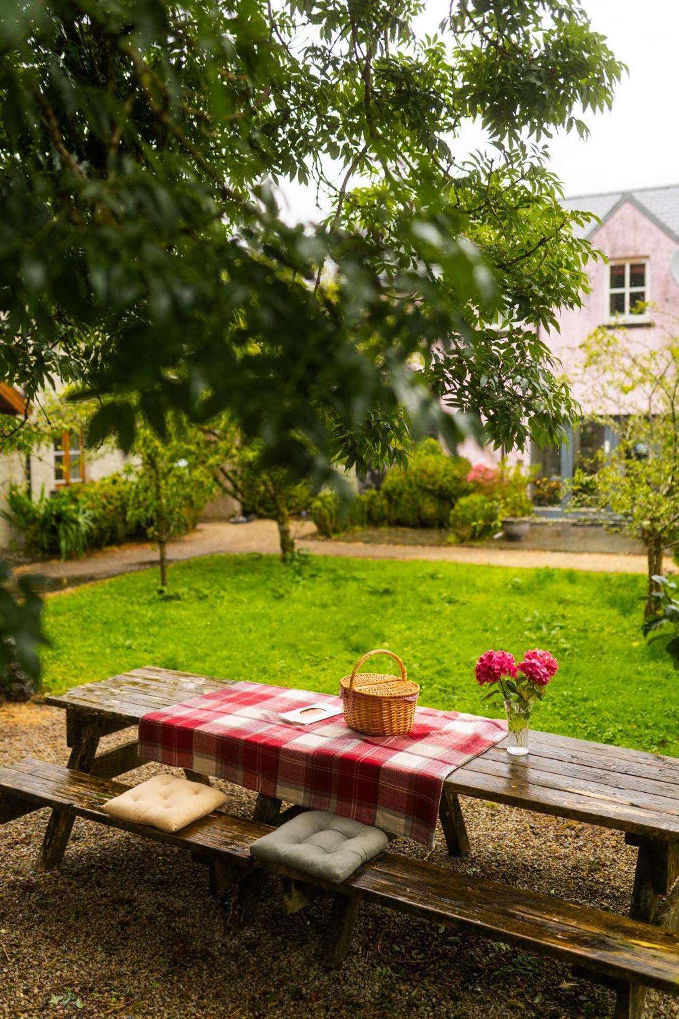 Burren Court Lodge Ballyvaughan Bagian luar foto